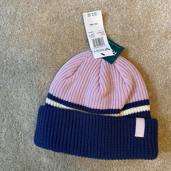 Roxy Beanie - Picture 1 of 2